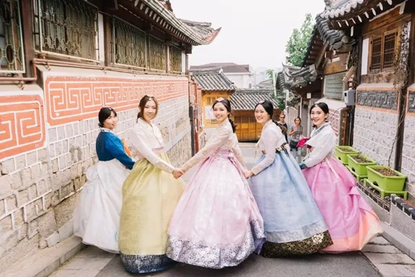 Hanbok - Vẻ đẹp tinh tế và biểu tượng văn hóa