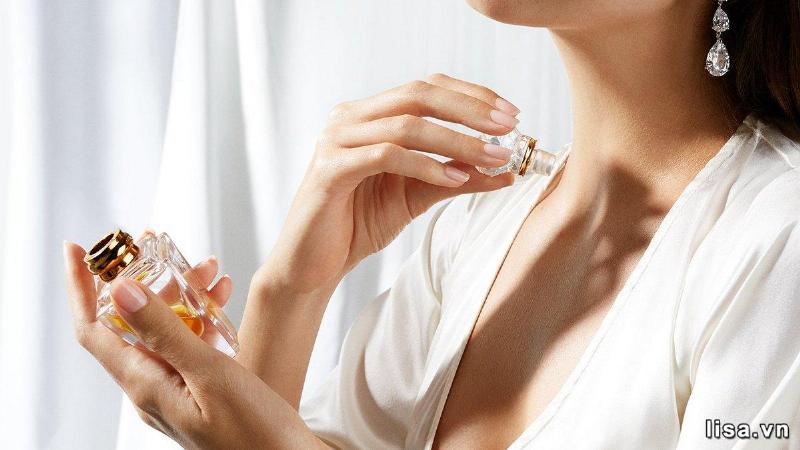 Cách chọn nước hoa nữ thơm lâu