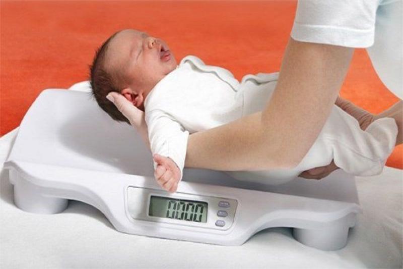 Cân nặng của bé 5 tháng tuổi