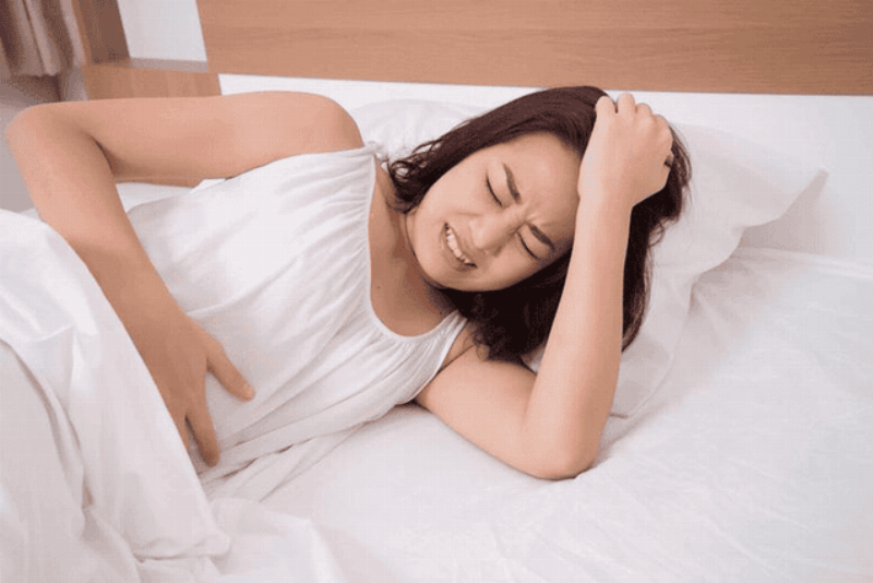 Massage bụng nhẹ nhàng giúp làm xẹp bụng sau sinh