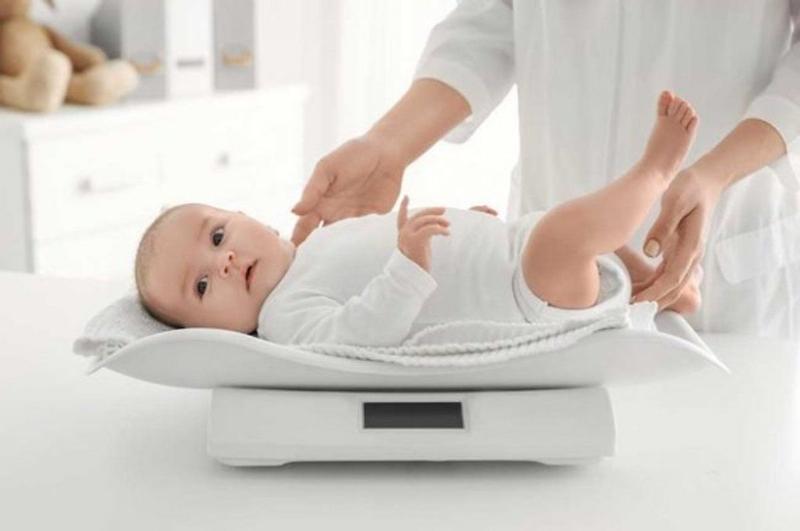 Cân nặng trẻ sơ sinh 2 tháng tuổi