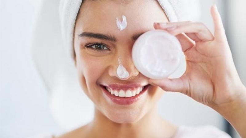 Lợi ích của việc dưỡng ẩm cho da dầu