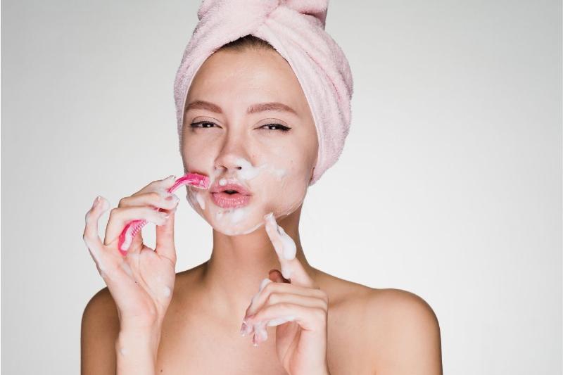 Chọn dao cạo và kem cạo lông chân phù hợp