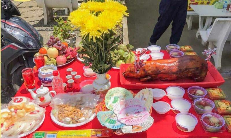 Hinh anh mâm cúng rằm 15 hàng tháng với đầy đủ lễ vật truyền thống được bày trí trang trọng