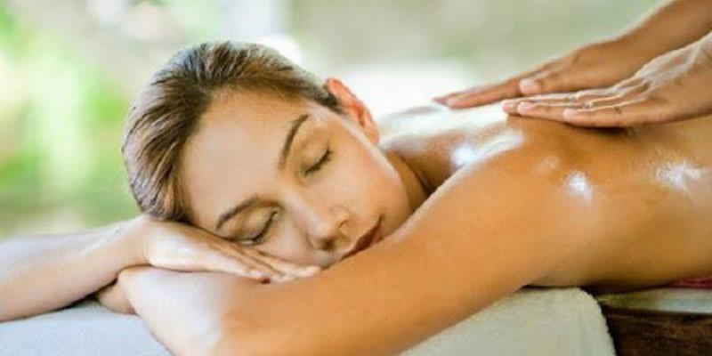 huong-dan-massage-lung-cho-phu-nu